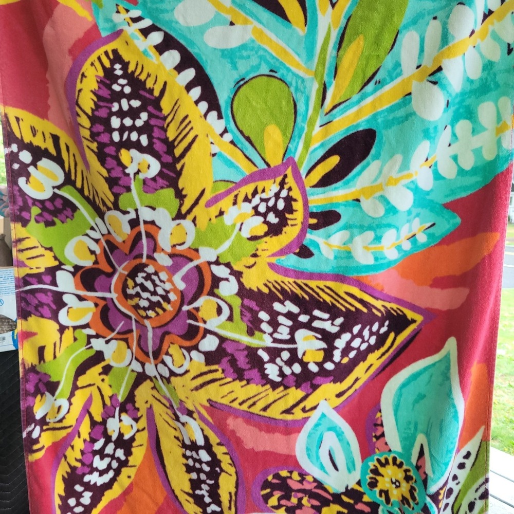 Vera Bradley Beach Towel RUMBA - Picture 6 of 11